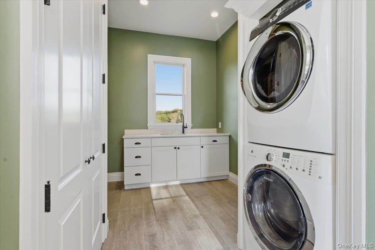 Single Family Soundview Suffolk County, NY 11743, MLS-930034-22