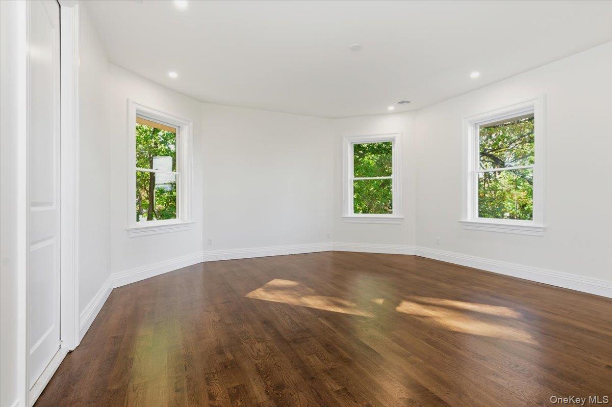 Single Family Soundview Suffolk County, NY 11743, MLS-930034-25