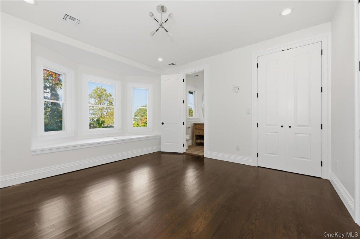 Single Family Soundview Suffolk County, NY 11743, MLS-930034-31