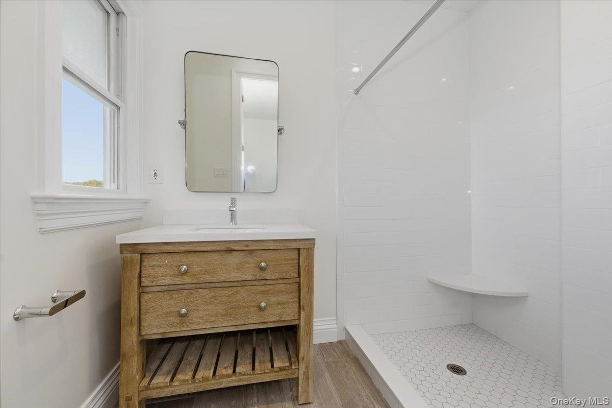 Single Family Soundview Suffolk County, NY 11743, MLS-930034-32