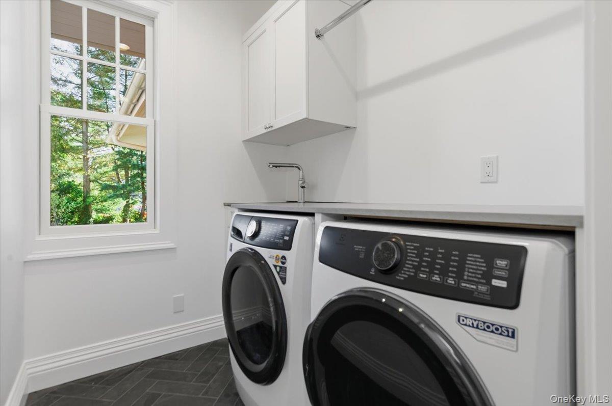 Single Family Soundview Suffolk County, NY 11743, MLS-930034-33