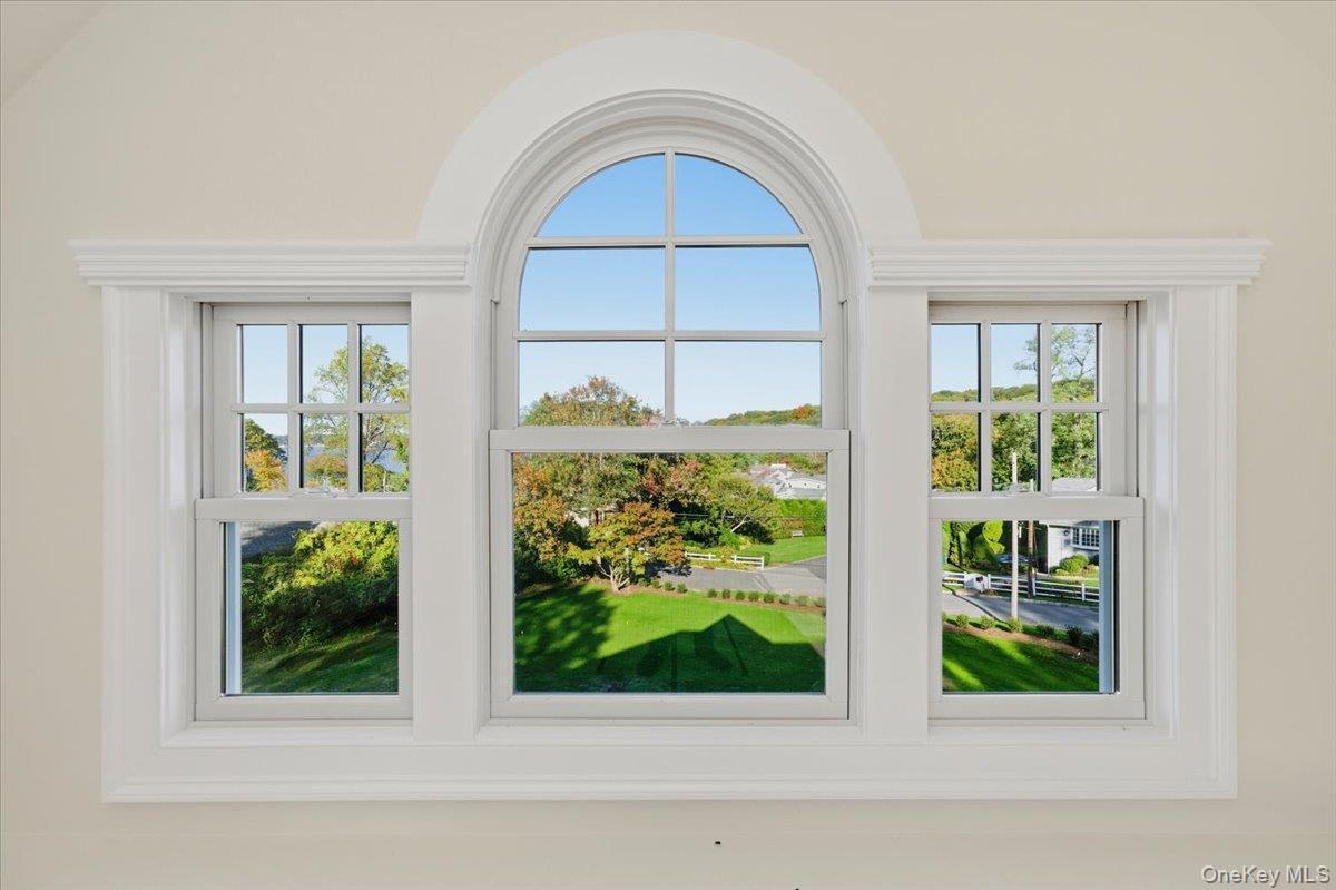 Single Family Soundview Suffolk County, NY 11743, MLS-930034-34