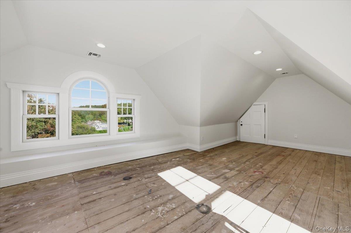 Single Family Soundview Suffolk County, NY 11743, MLS-930034-35