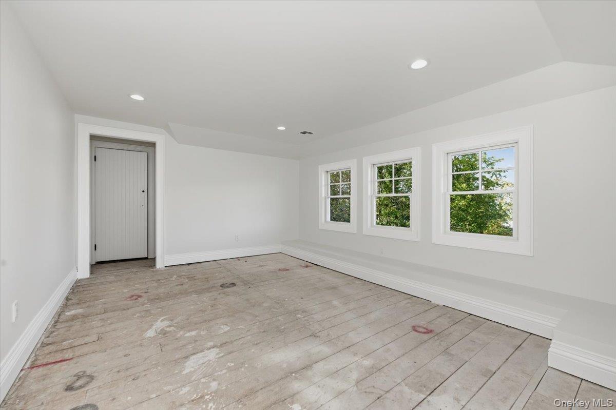 Single Family Soundview Suffolk County, NY 11743, MLS-930034-36