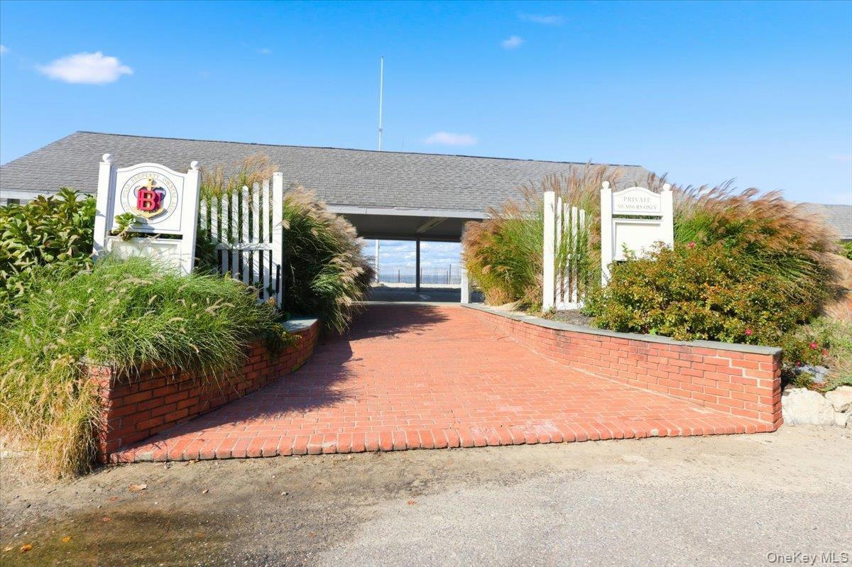 Single Family Soundview Suffolk County, NY 11743, MLS-930034-44