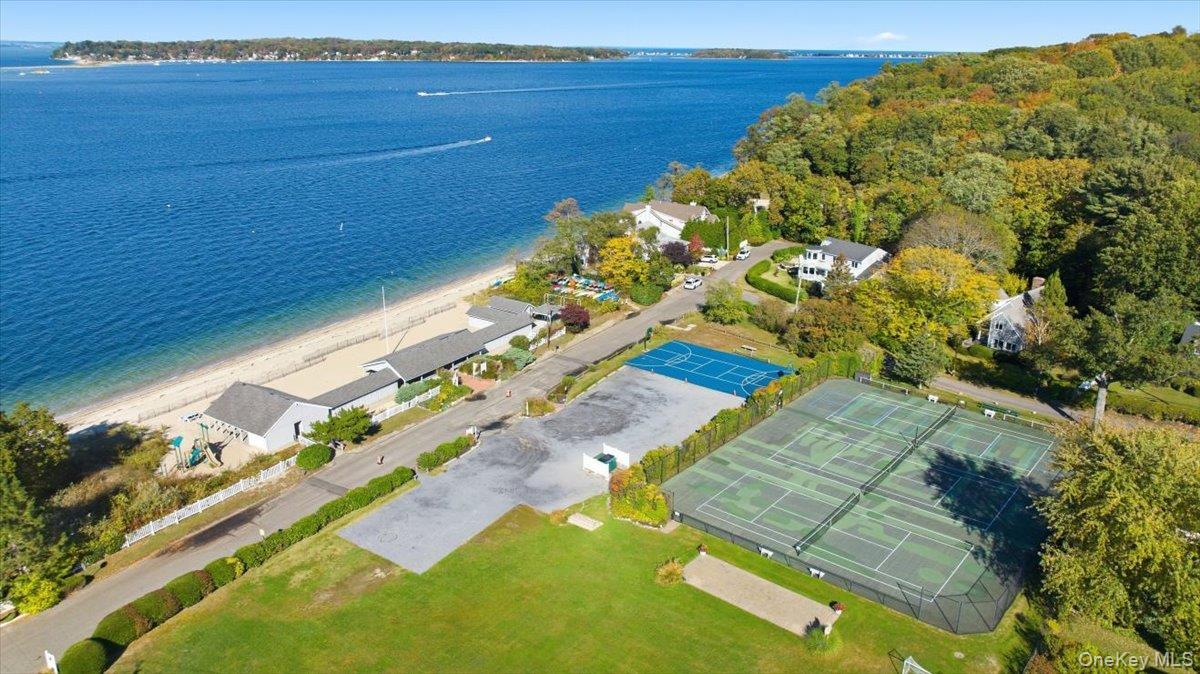 Single Family Soundview Suffolk County, NY 11743, MLS-930034-45