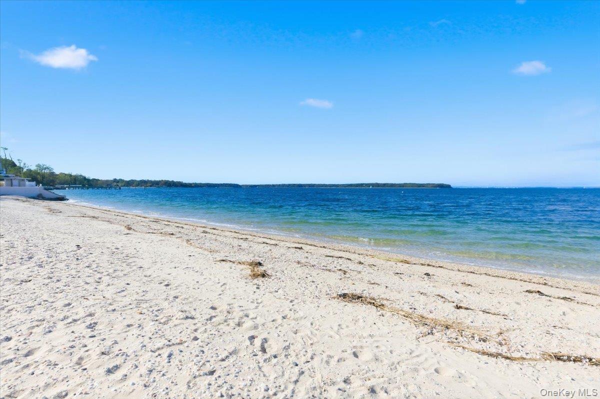 Single Family Soundview Suffolk County, NY 11743, MLS-930034-46