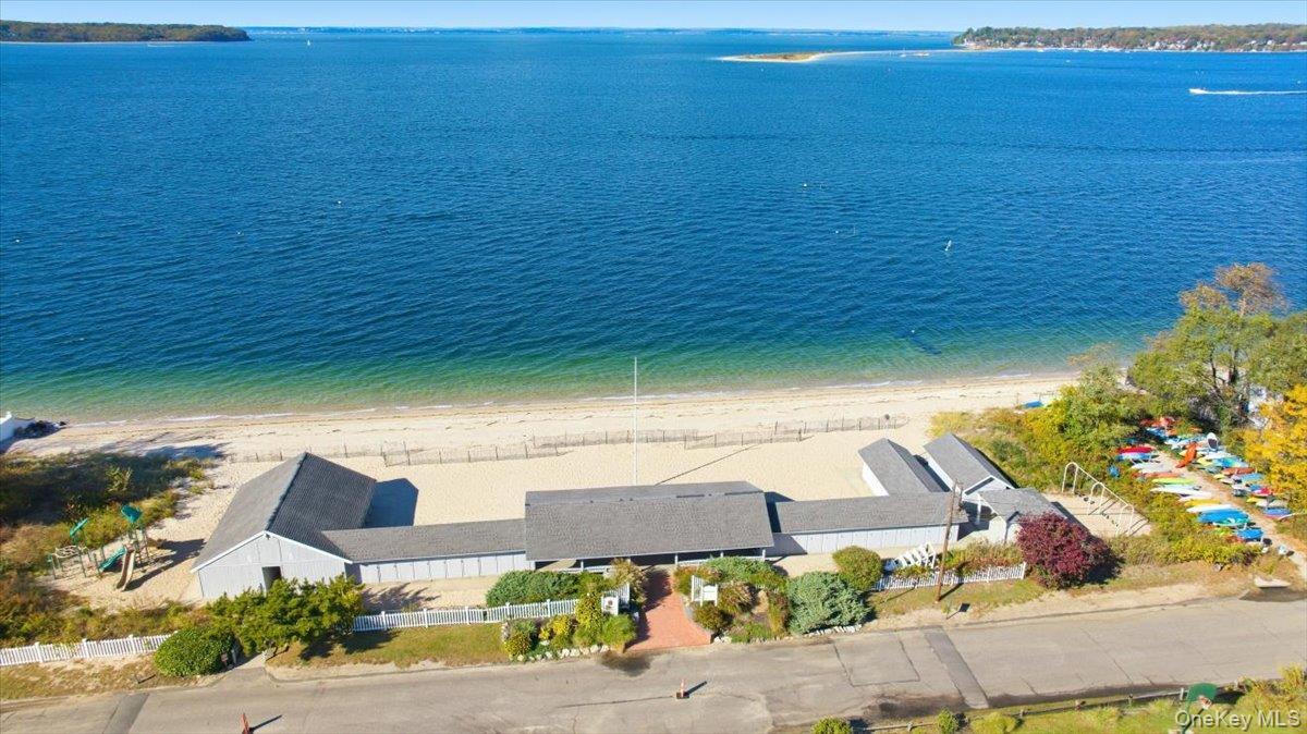 Single Family Soundview Suffolk County, NY 11743, MLS-930034-47