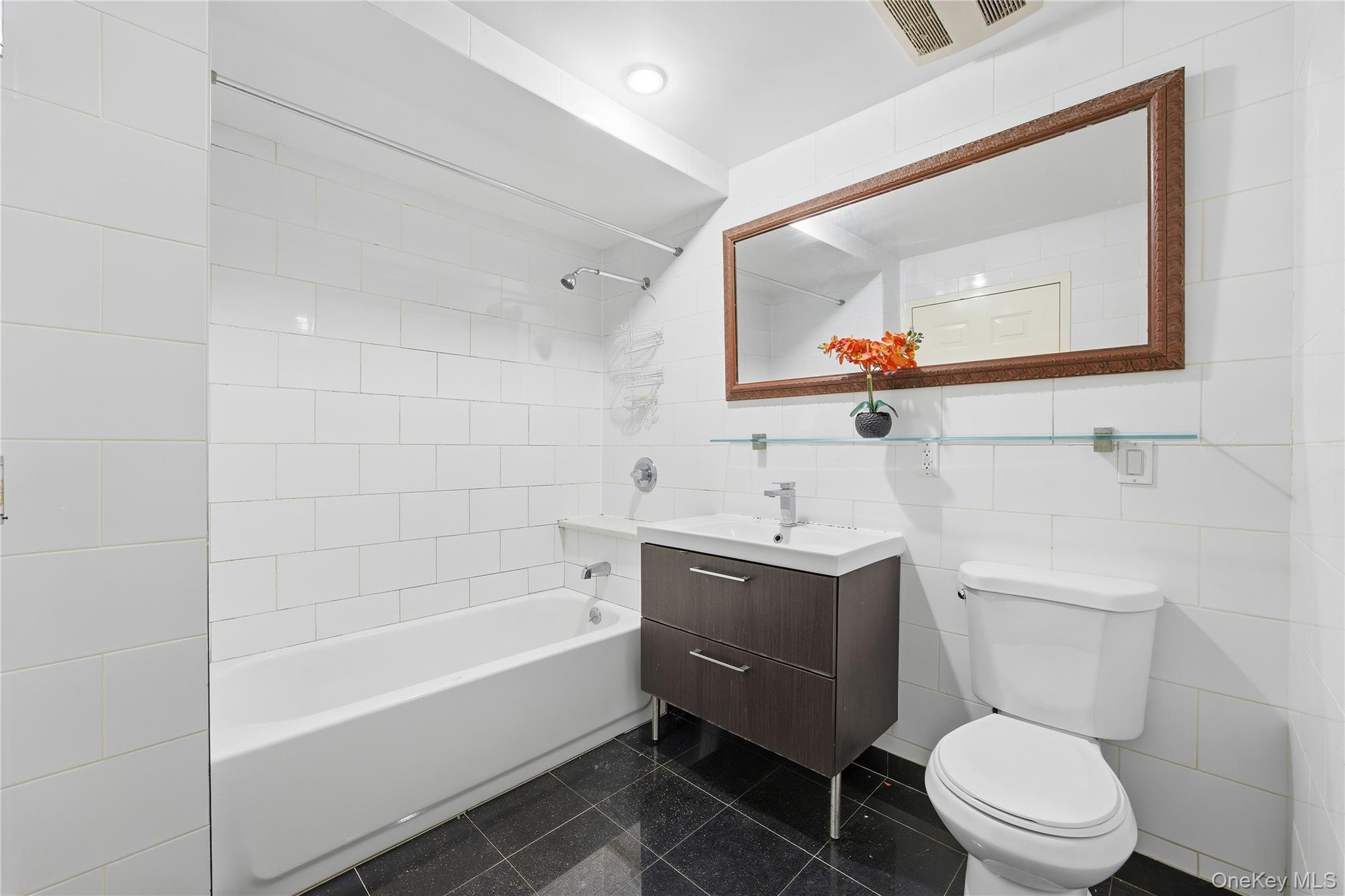 Condo Northern  Queens, NY 11368, MLS-930040-6