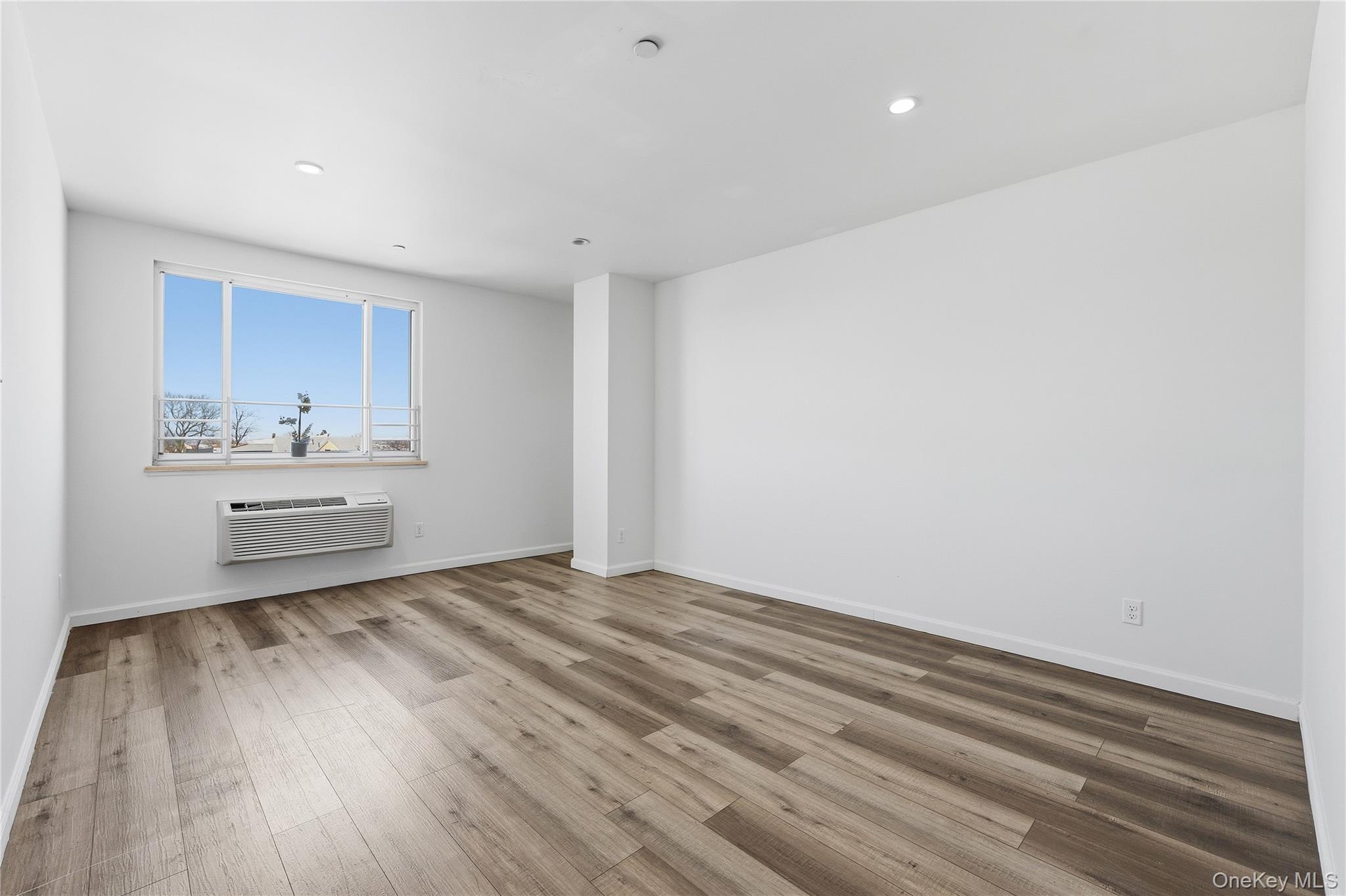 Condo Northern  Queens, NY 11368, MLS-930040-7