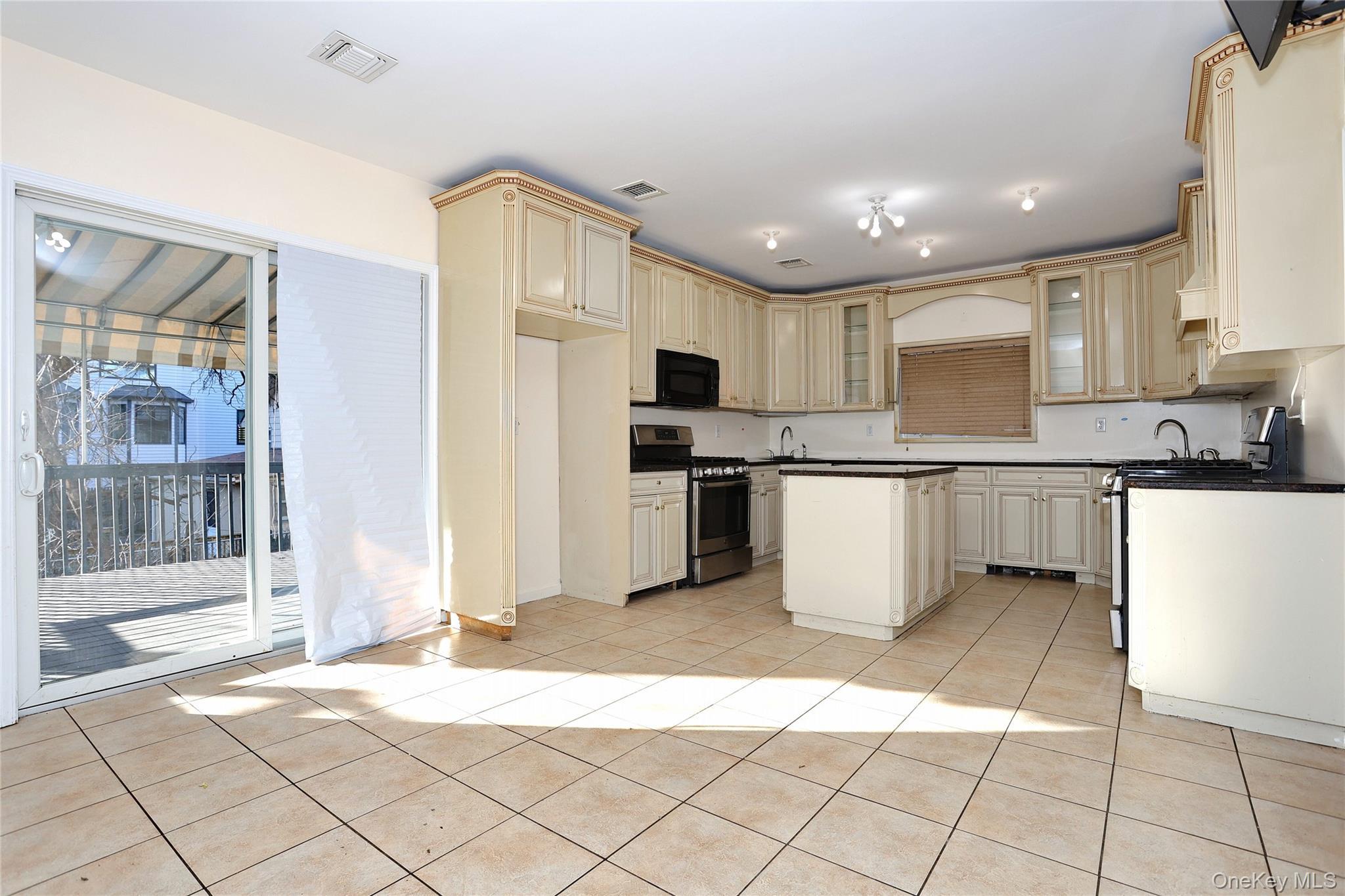 Condo Laura  Rockland County, NY 10977, MLS-930047-12