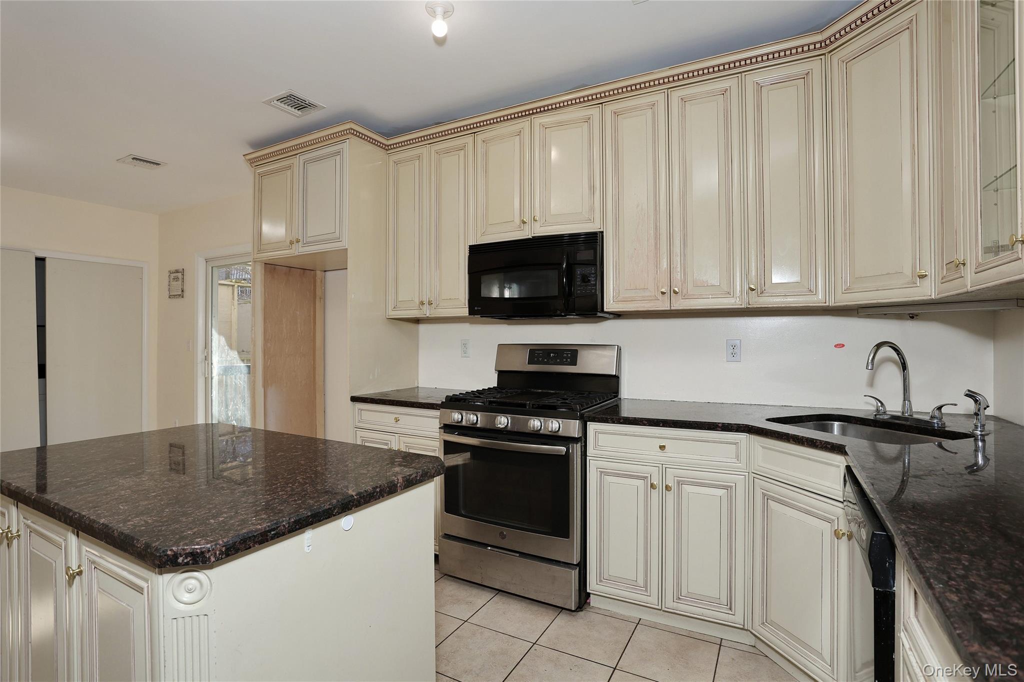 Condo Laura  Rockland County, NY 10977, MLS-930047-15