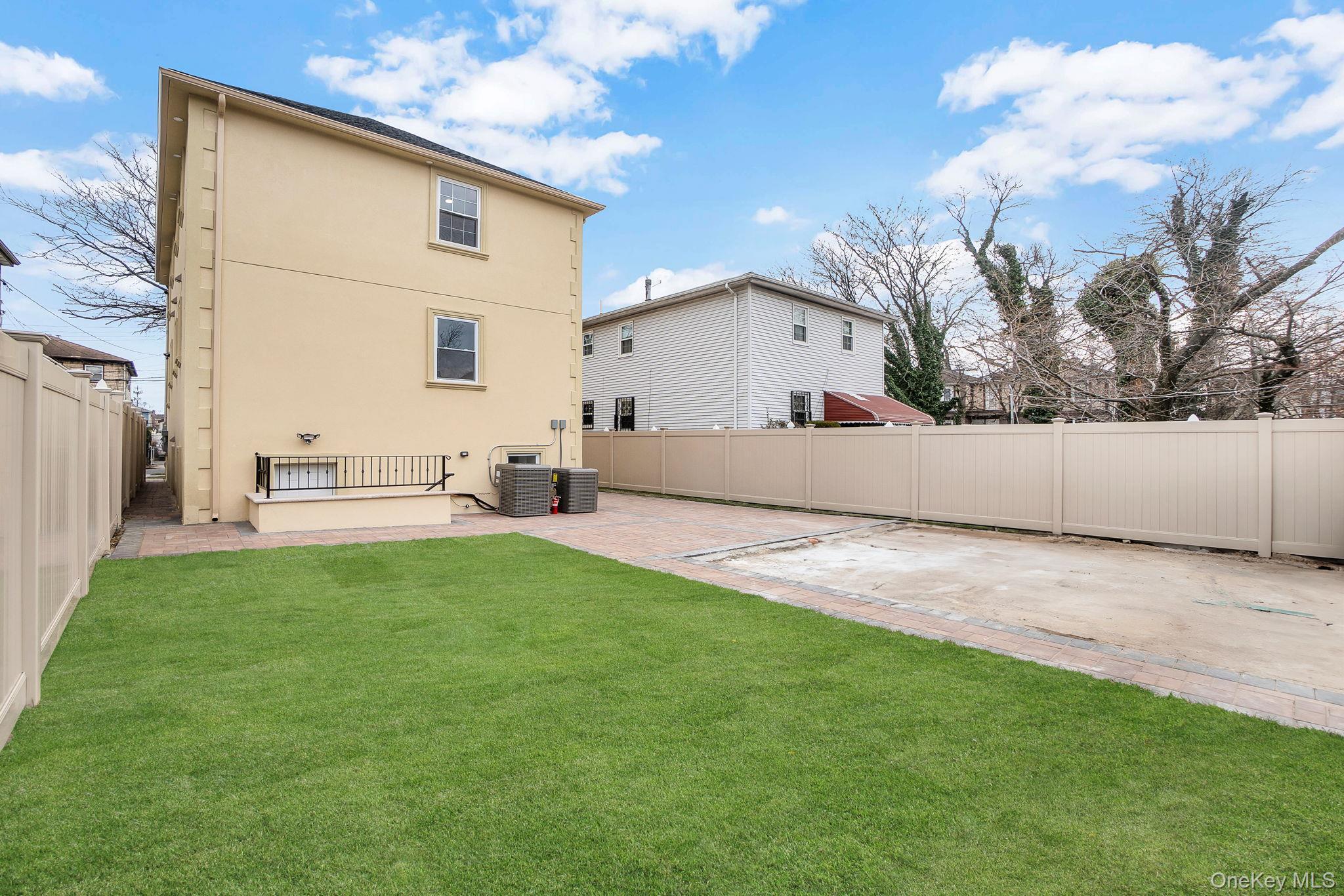 Single Family 177th  Queens, NY 11434, MLS-930112-31