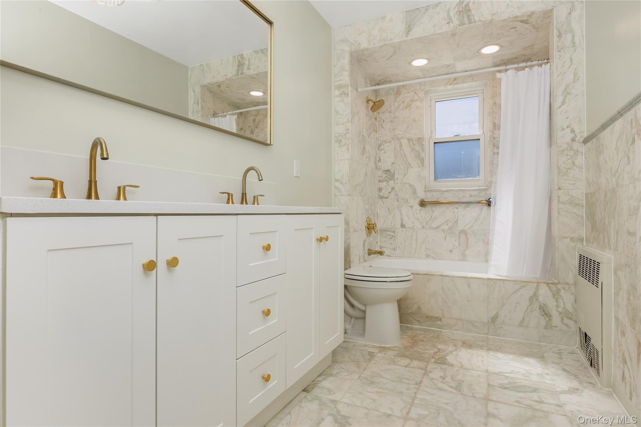 Single Family 174th Queens, NY 11366, MLS-930172-22
