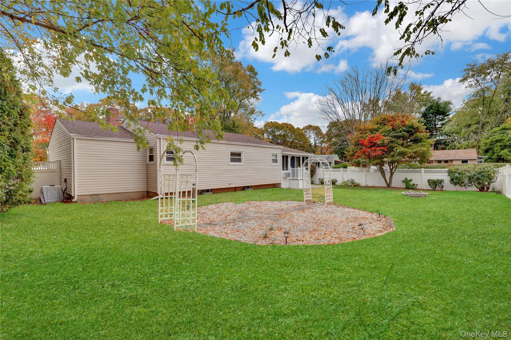 Single Family Mallard Suffolk County, NY 11784, MLS-930193-8