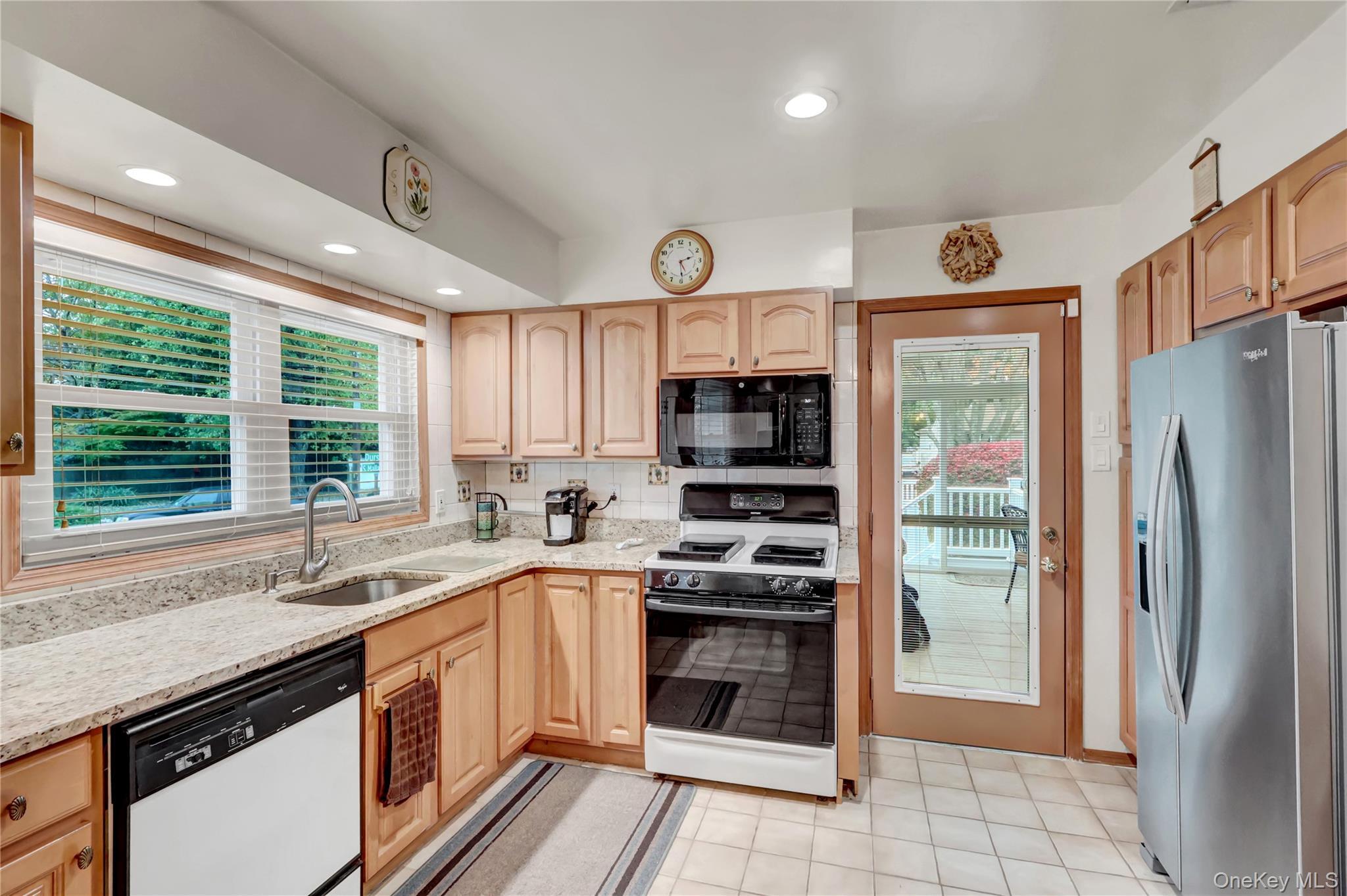 Single Family Mallard Suffolk County, NY 11784, MLS-930193-9