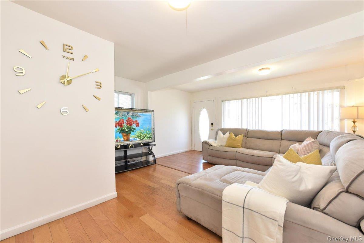 Single Family 194th Queens, NY 11412, MLS-930209-24