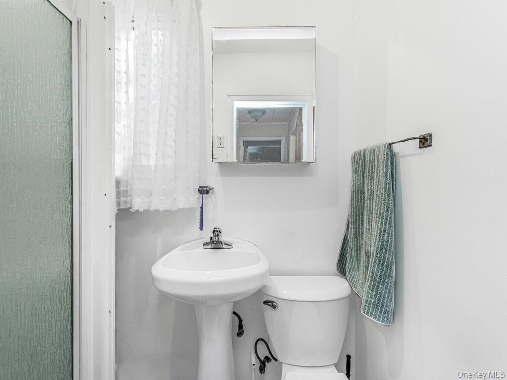 Single Family Carpenter Bronx, NY 10470, MLS-930216-15