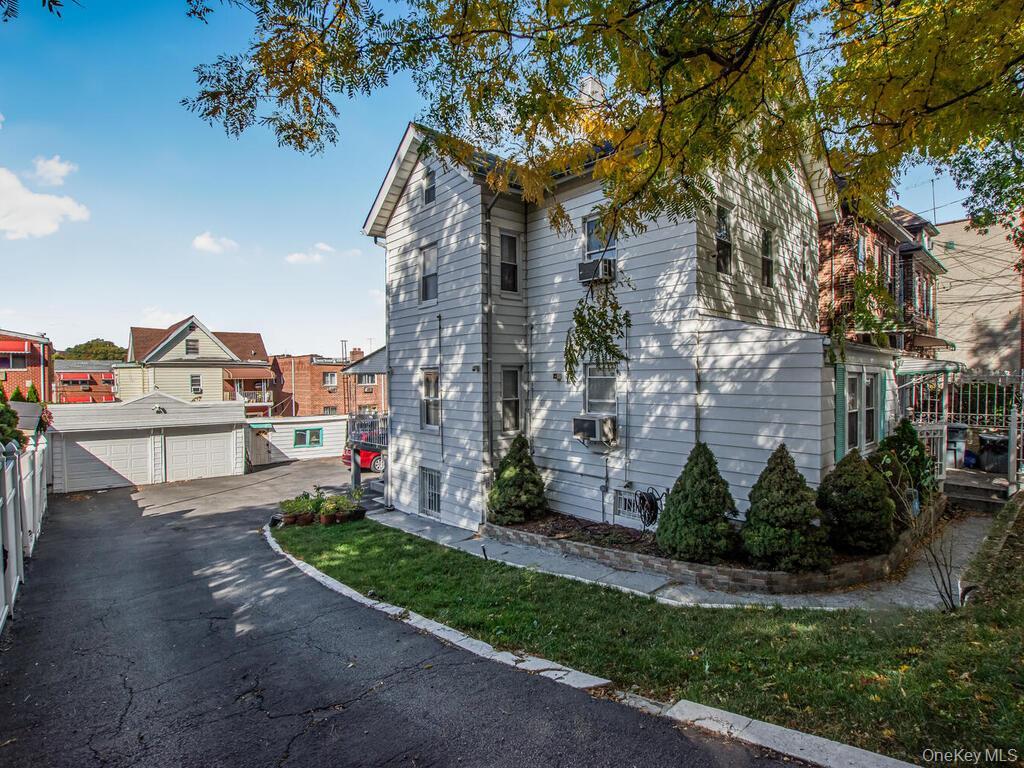 Single Family Carpenter Bronx, NY 10470, MLS-930216-3