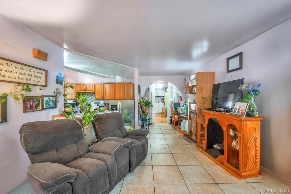 Single Family Commack  Suffolk County, NY 11729, MLS-930217-10