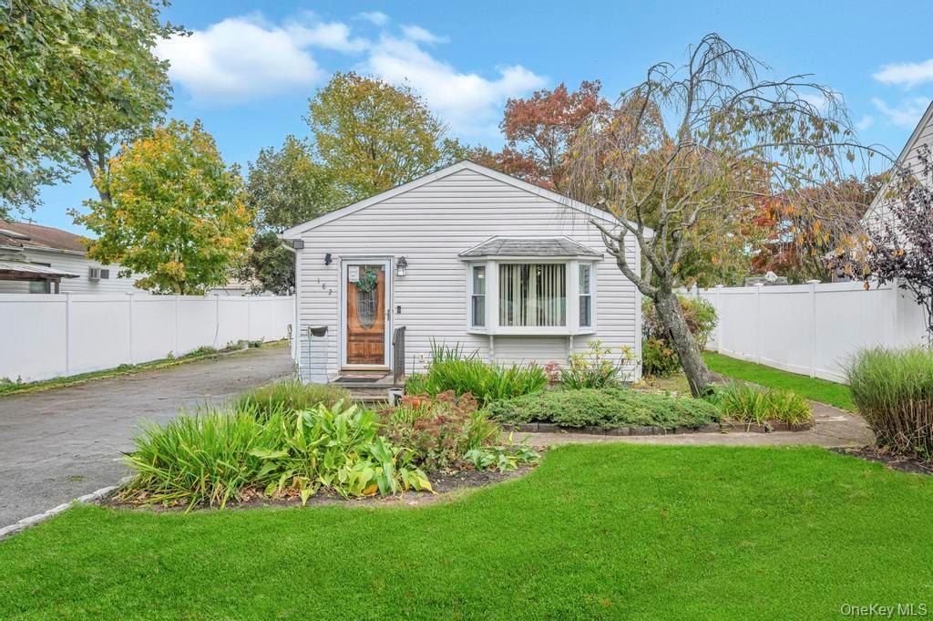 Single Family Commack  Suffolk County, NY 11729, MLS-930217-2