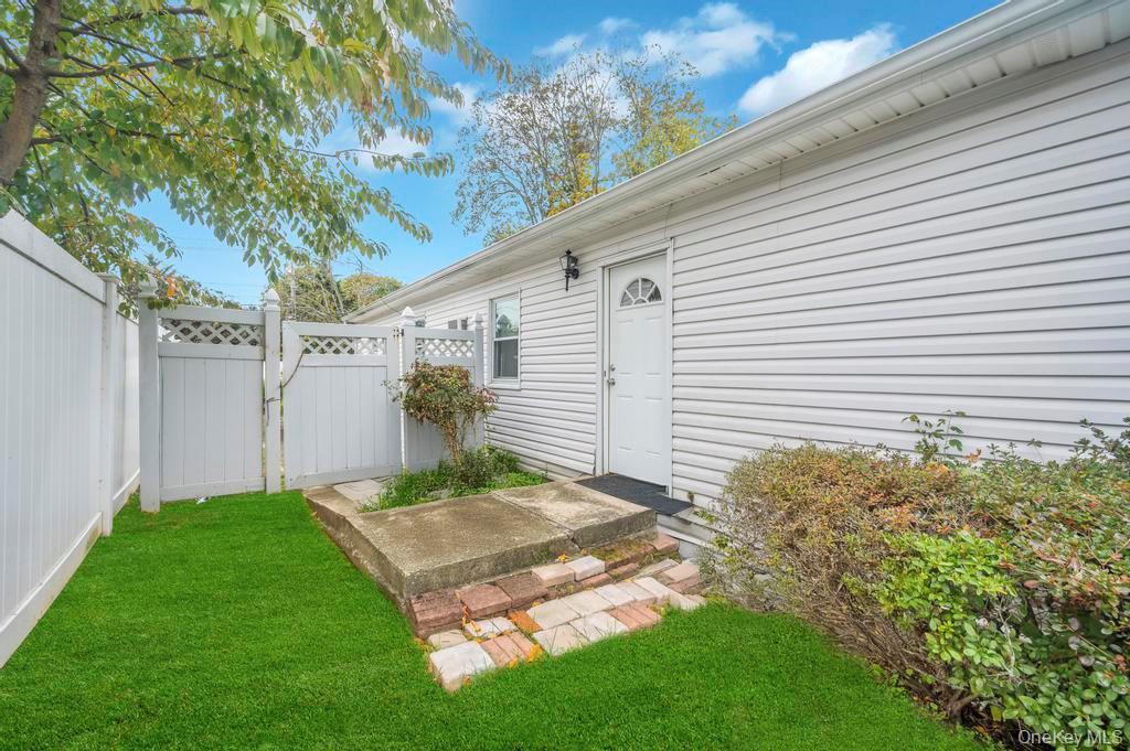 Single Family Commack  Suffolk County, NY 11729, MLS-930217-8