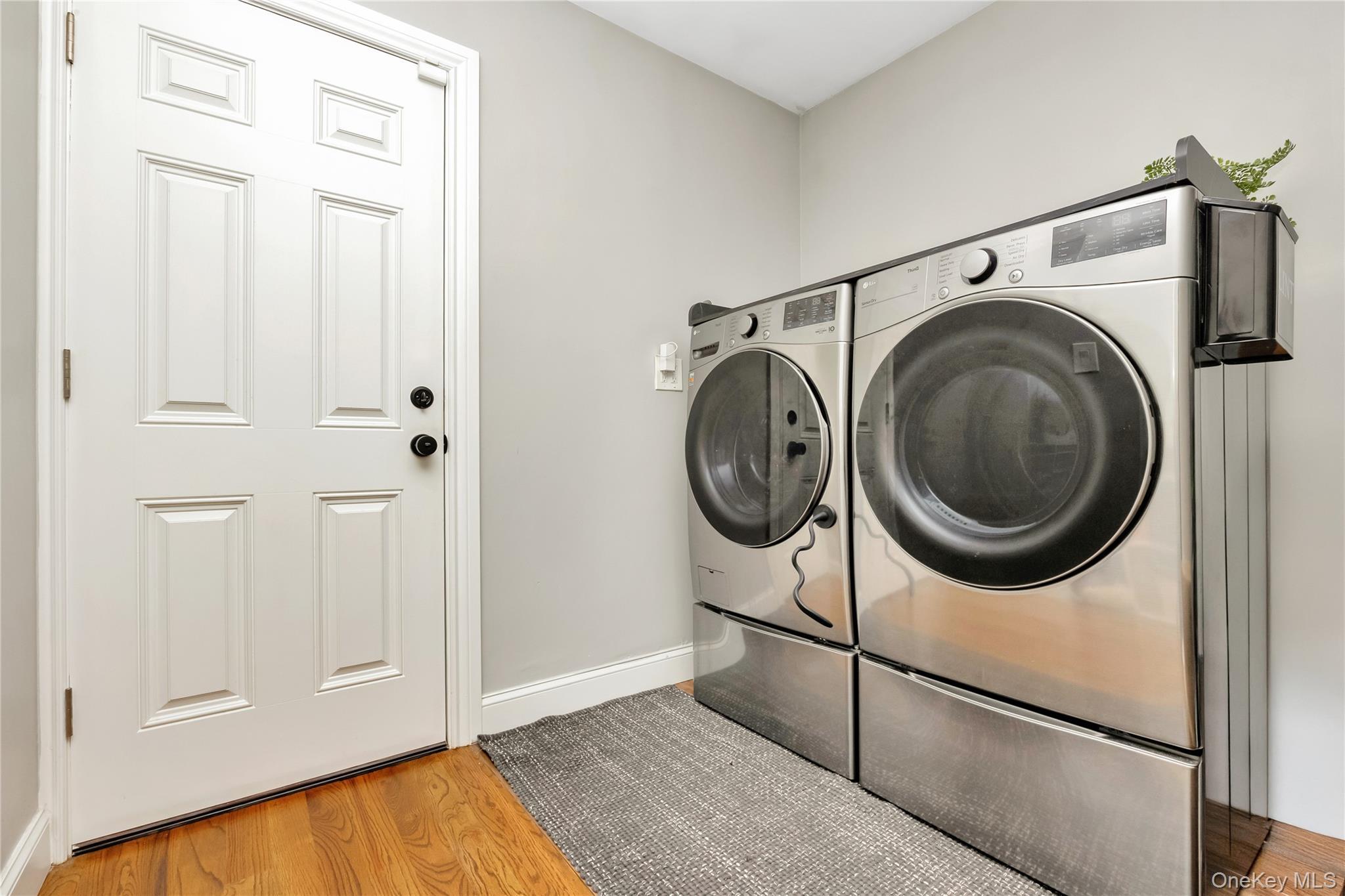 Single Family Park Nassau County, NY 11793, MLS-930241-15