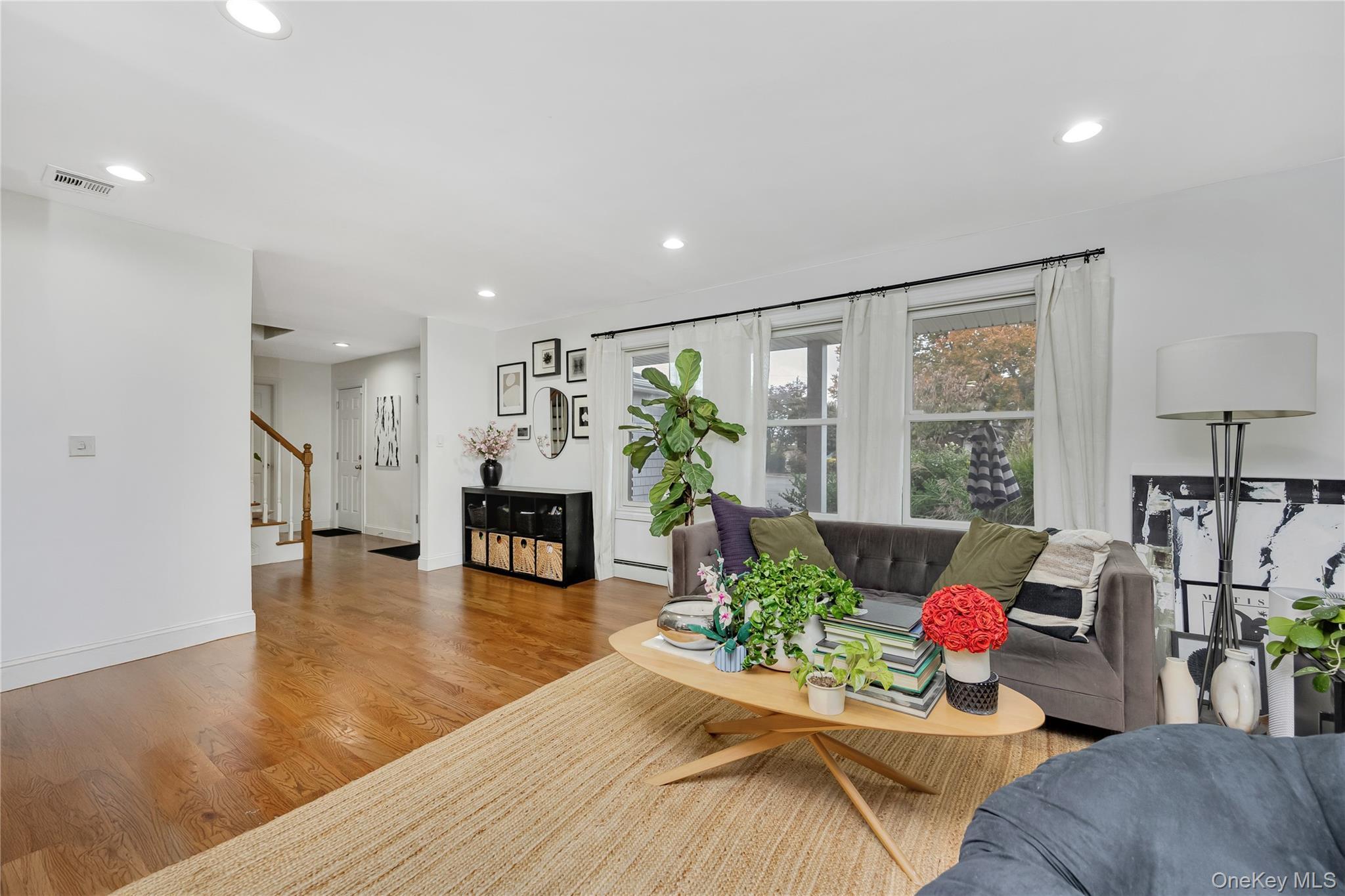 Single Family Park Nassau County, NY 11793, MLS-930241-5