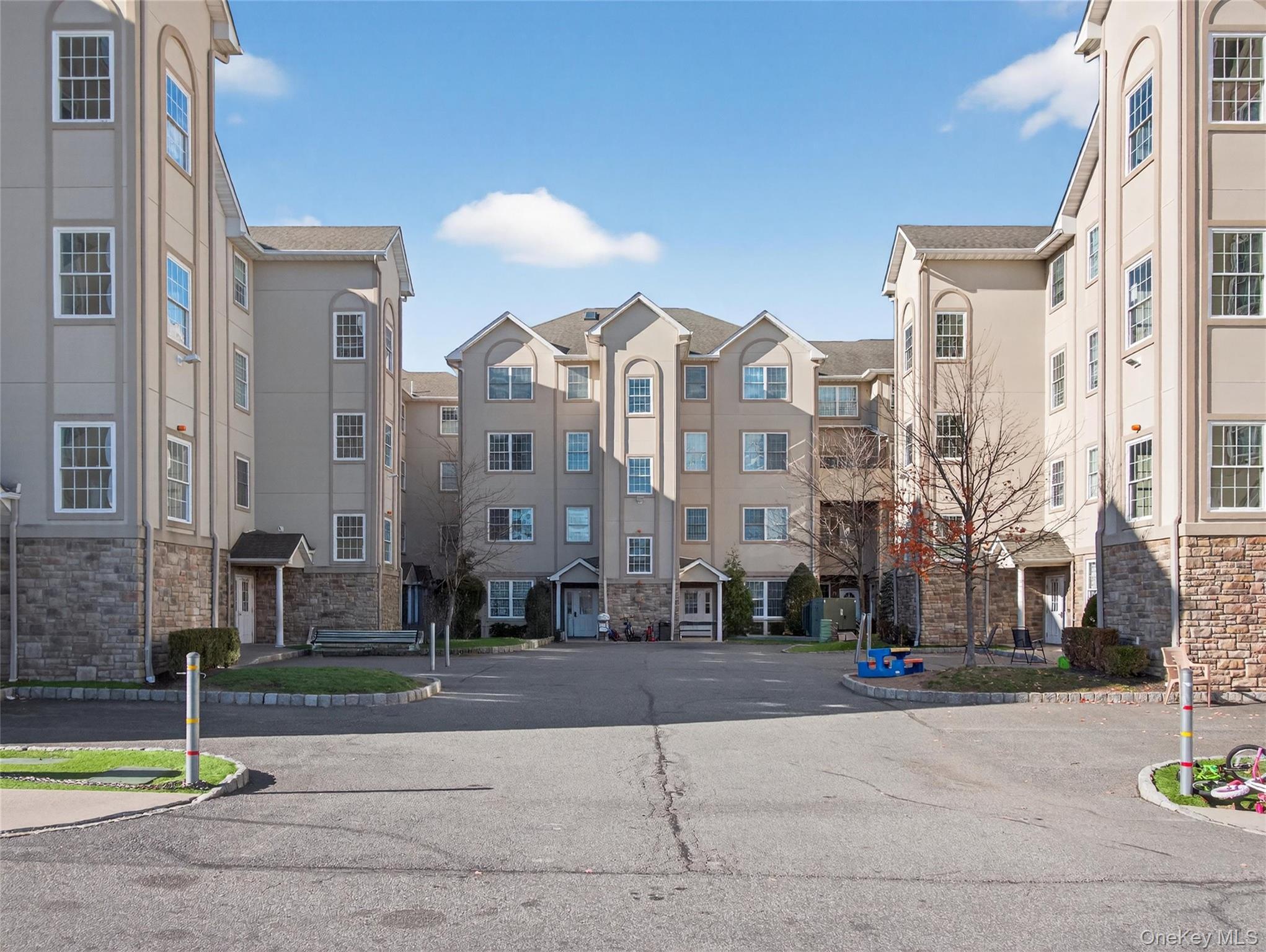 Condo Parkview  Rockland County, NY 10977, MLS-930245-24
