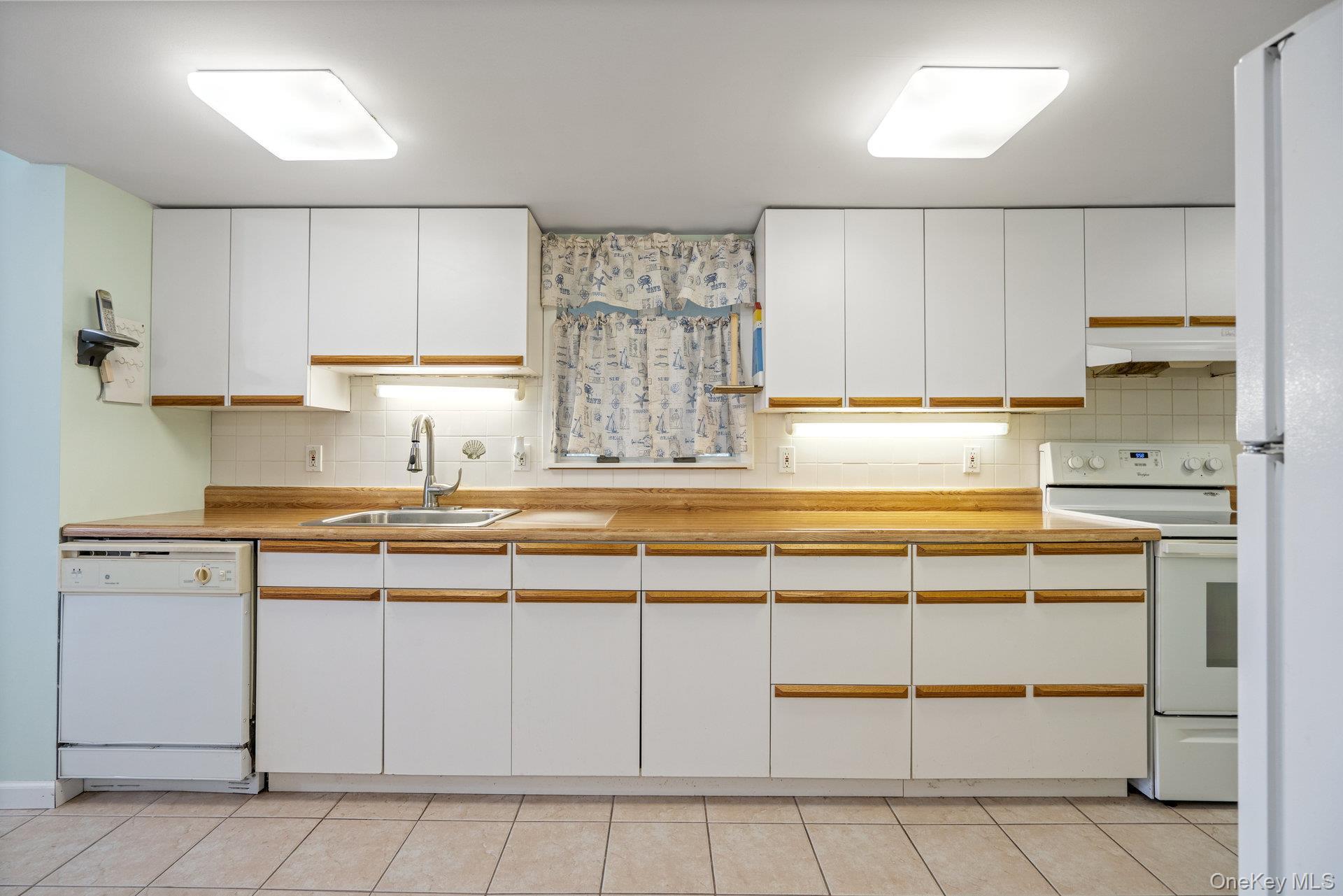 Single Family Overlook Suffolk County, NY 11950, MLS-930251-13