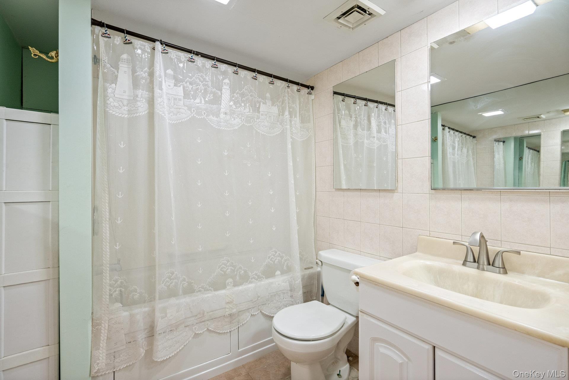 Single Family Overlook Suffolk County, NY 11950, MLS-930251-19