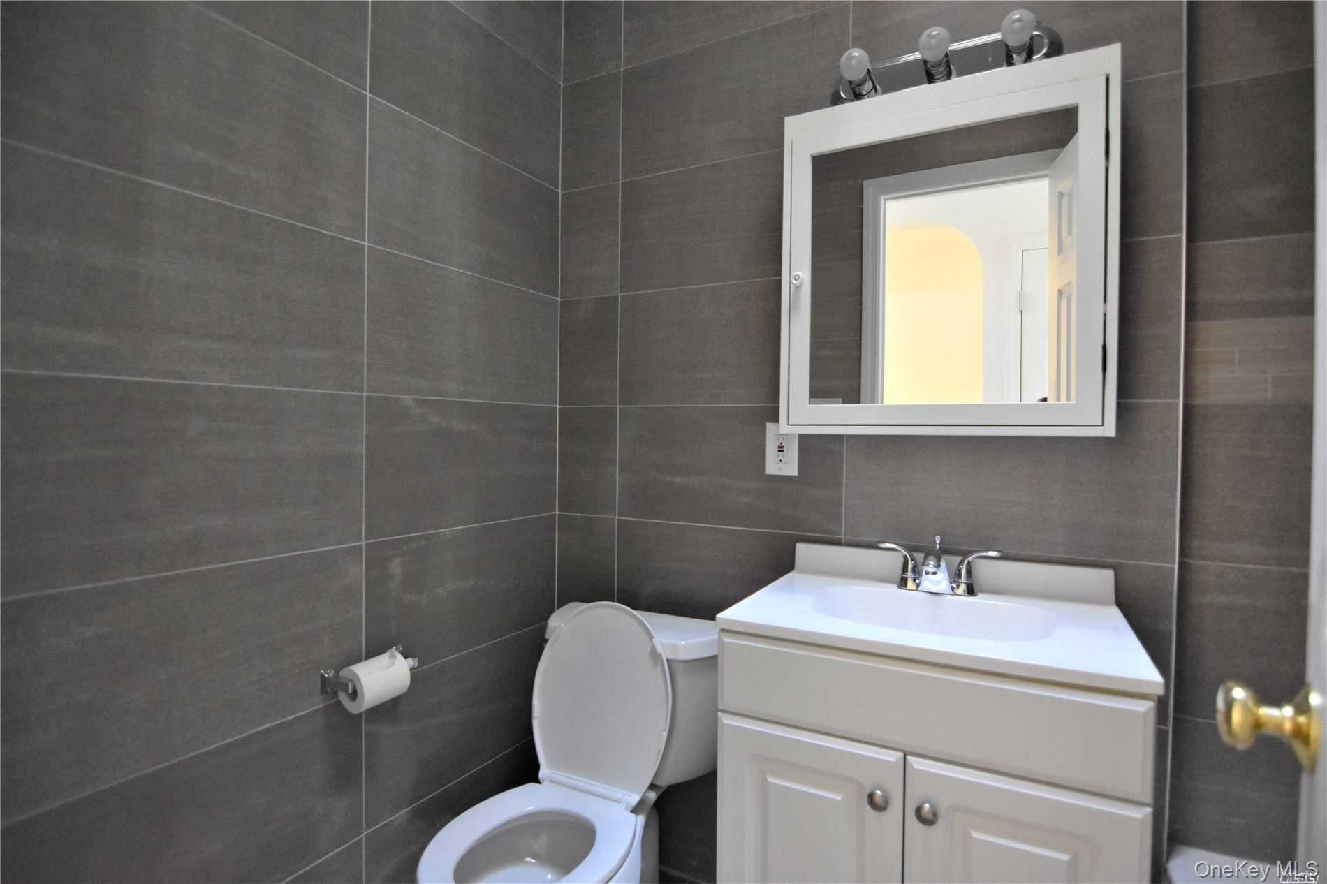 Single Family 164th Queens, NY 11365, MLS-930270-5