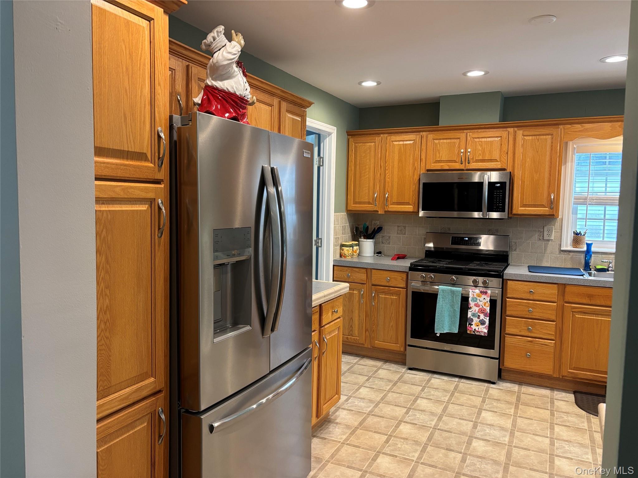 Single Family Old Country  Suffolk County, NY 11901, MLS-930276-17