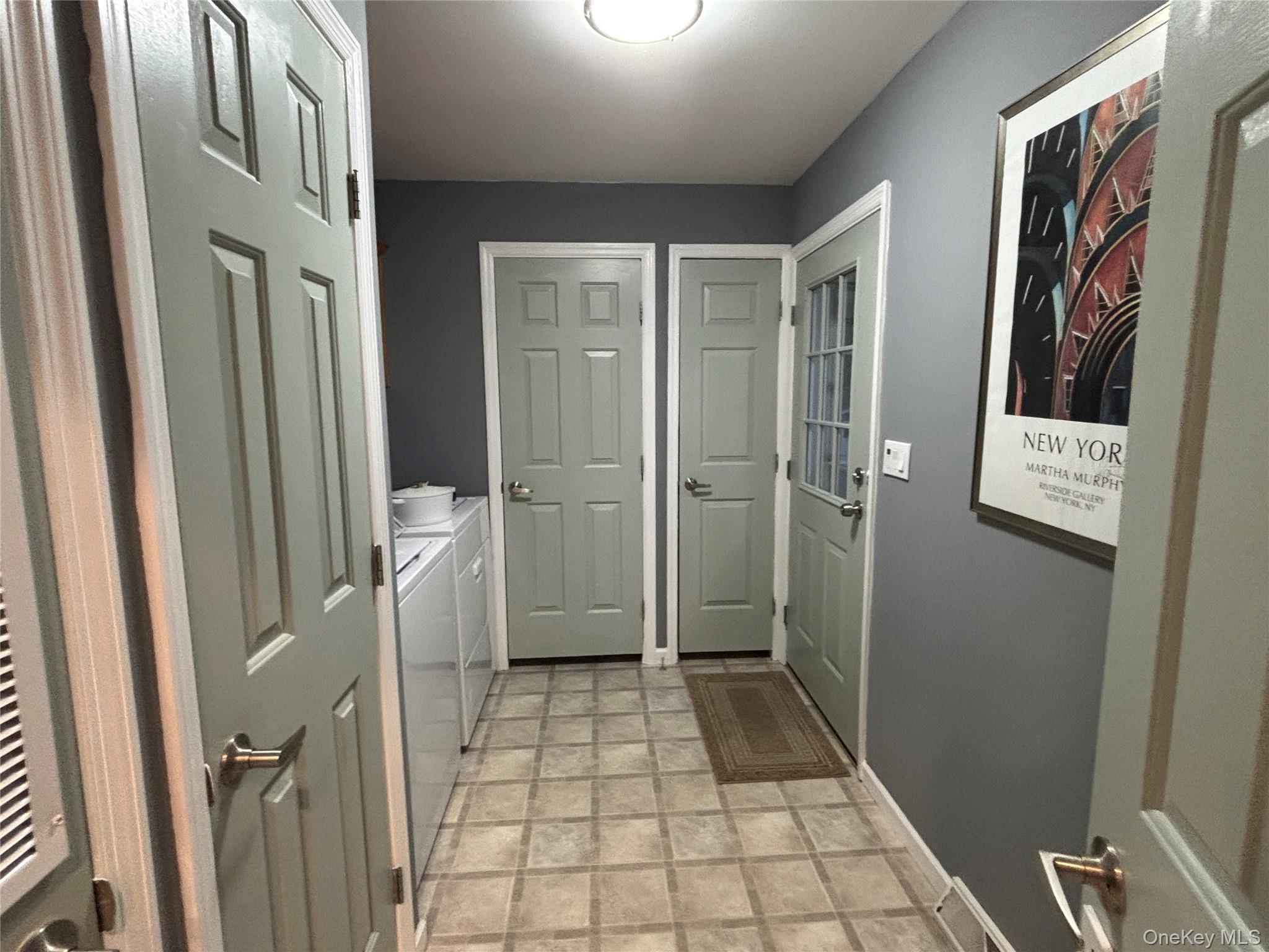 Single Family Old Country  Suffolk County, NY 11901, MLS-930276-31