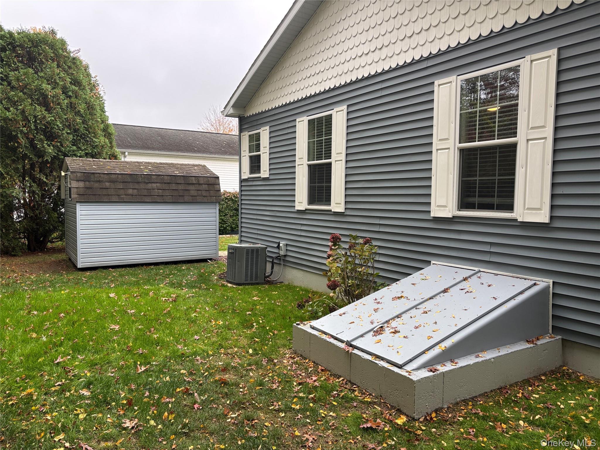 Single Family Old Country  Suffolk County, NY 11901, MLS-930276-37