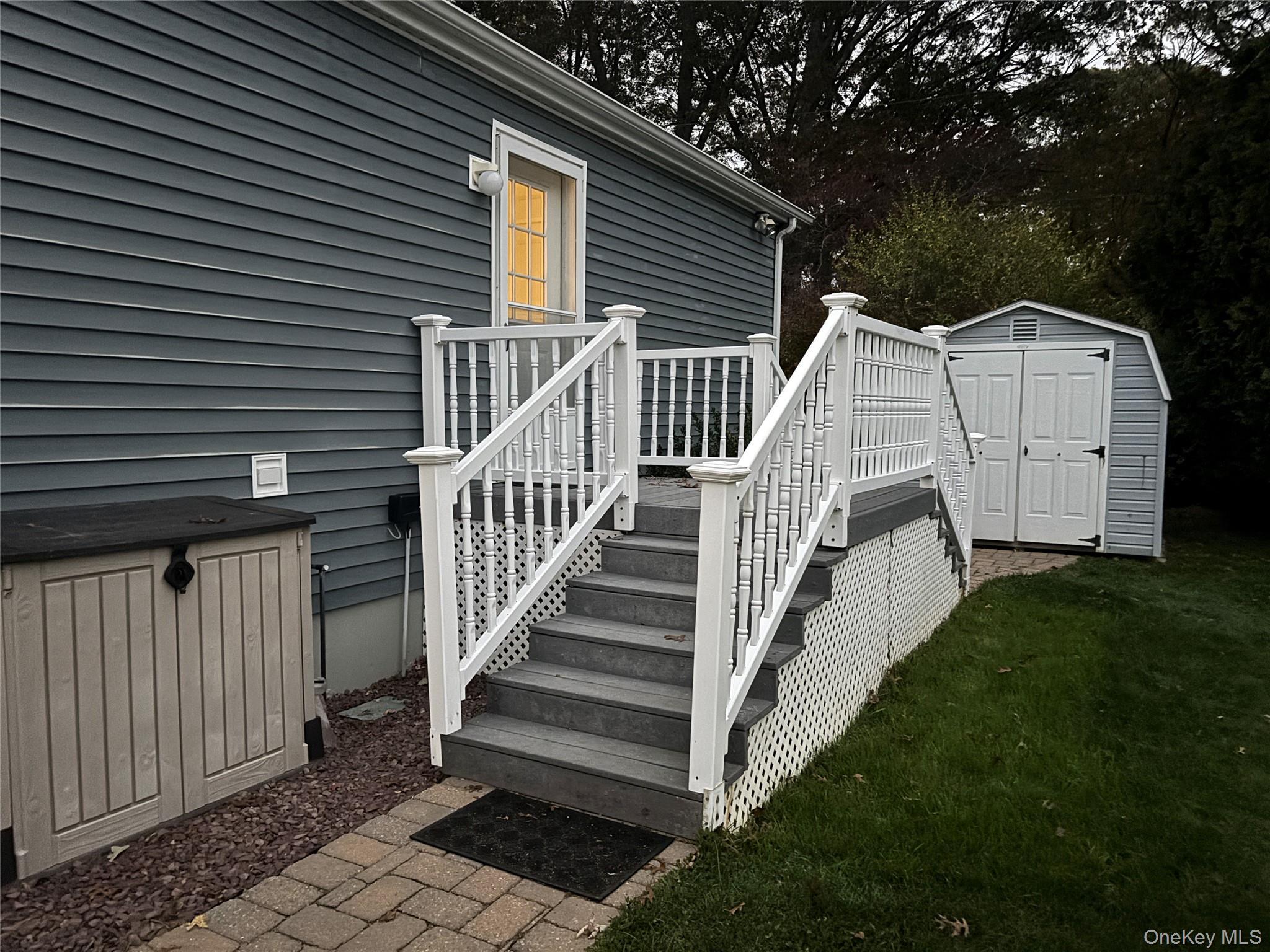 Single Family Old Country  Suffolk County, NY 11901, MLS-930276-42