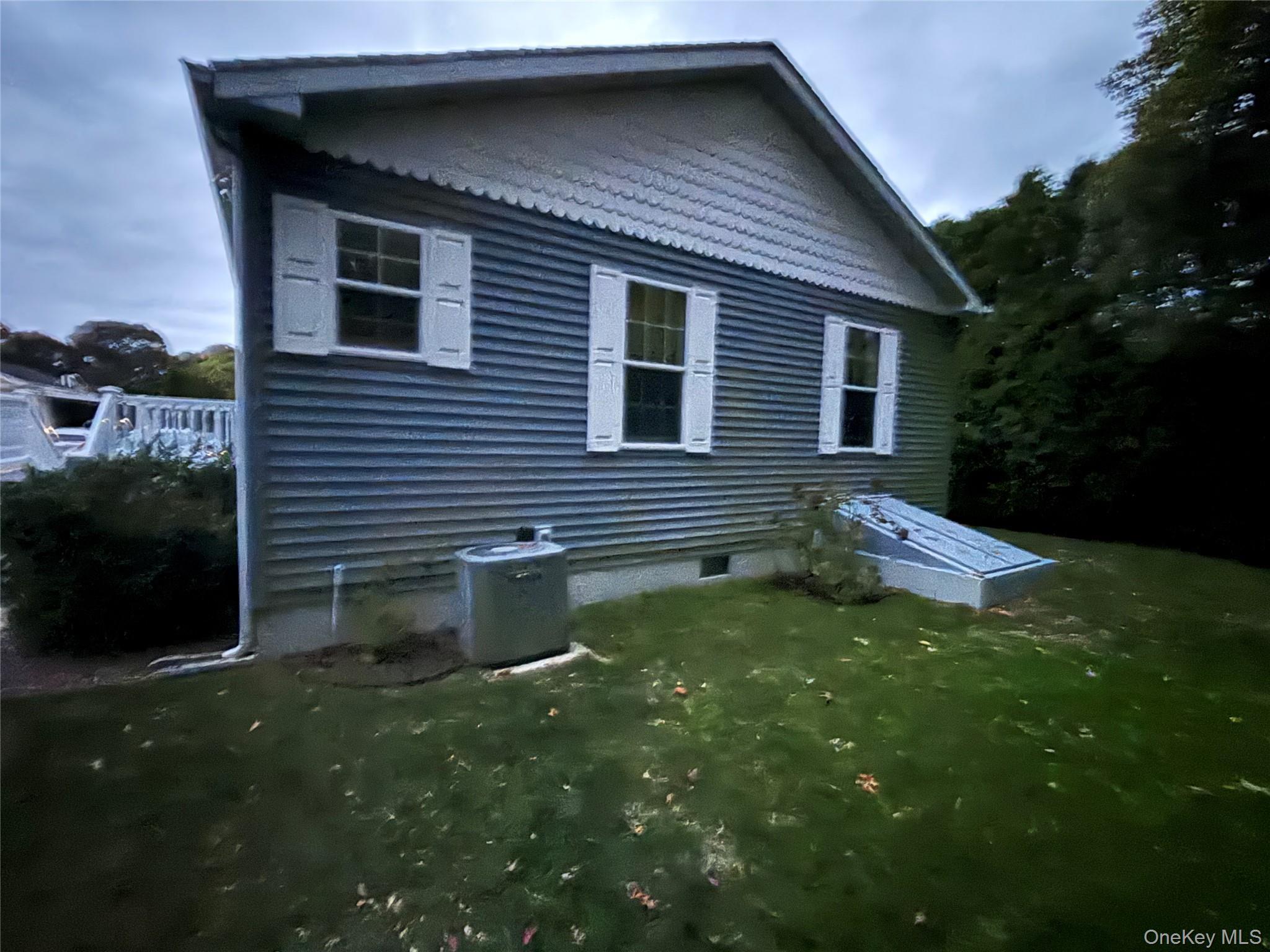 Single Family Old Country  Suffolk County, NY 11901, MLS-930276-44