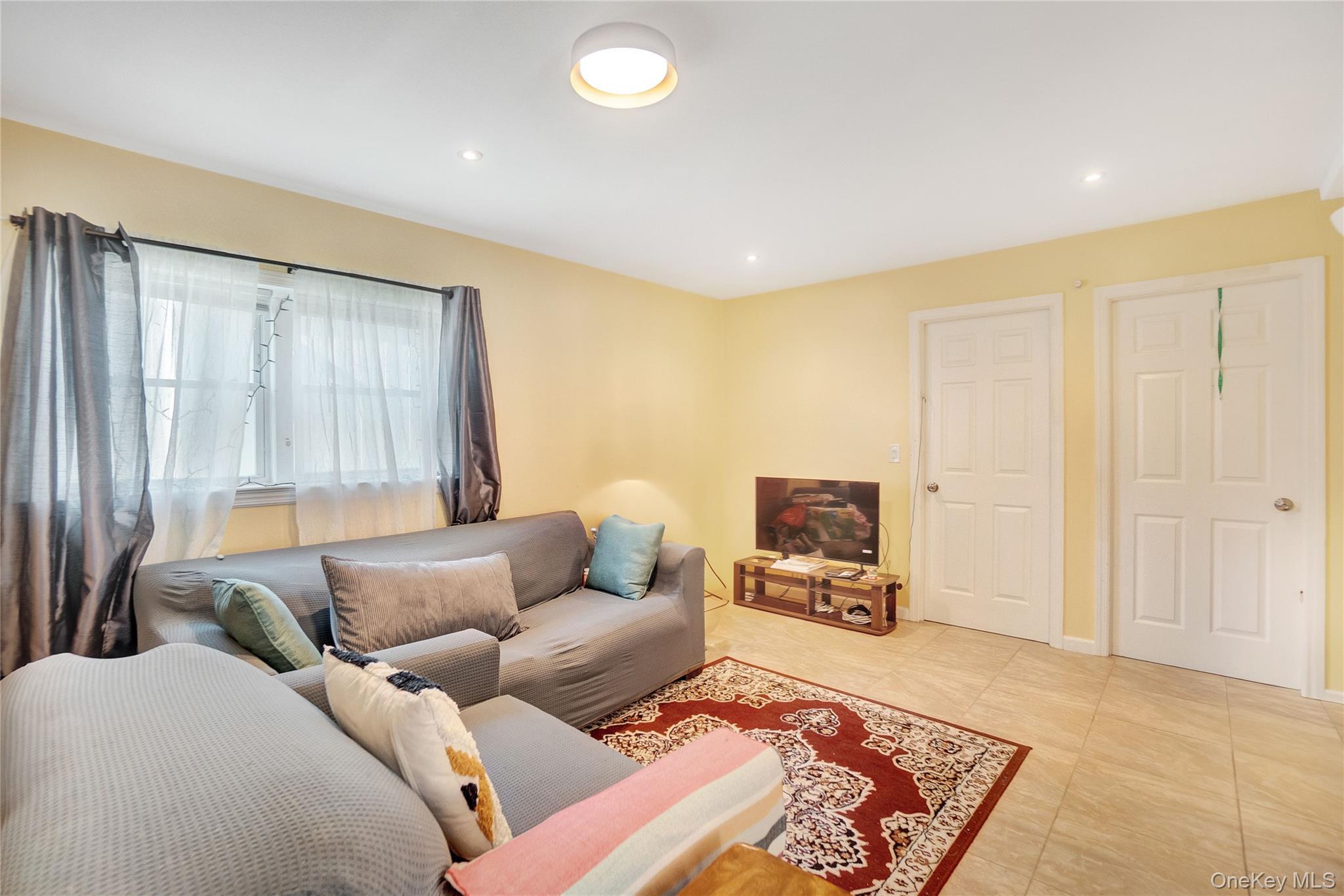 Single Family Davenport Queens, NY 11428, MLS-930286-14