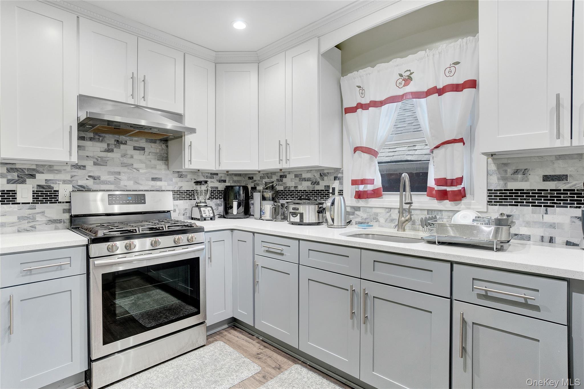 Single Family Davenport Queens, NY 11428, MLS-930286-24