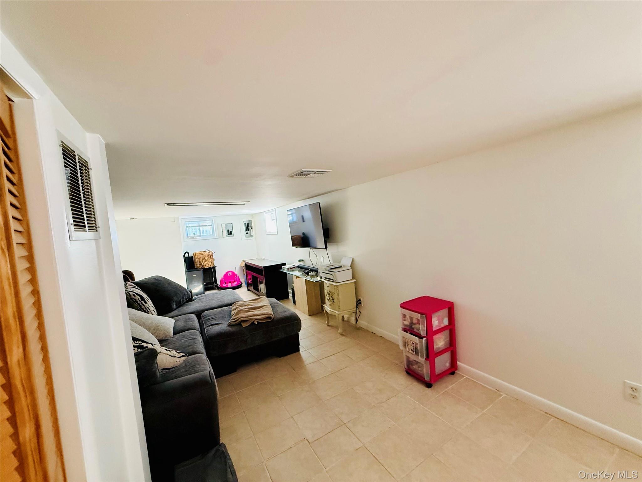 Single Family Dean Dutchess County, NY 12590, MLS-930313-13