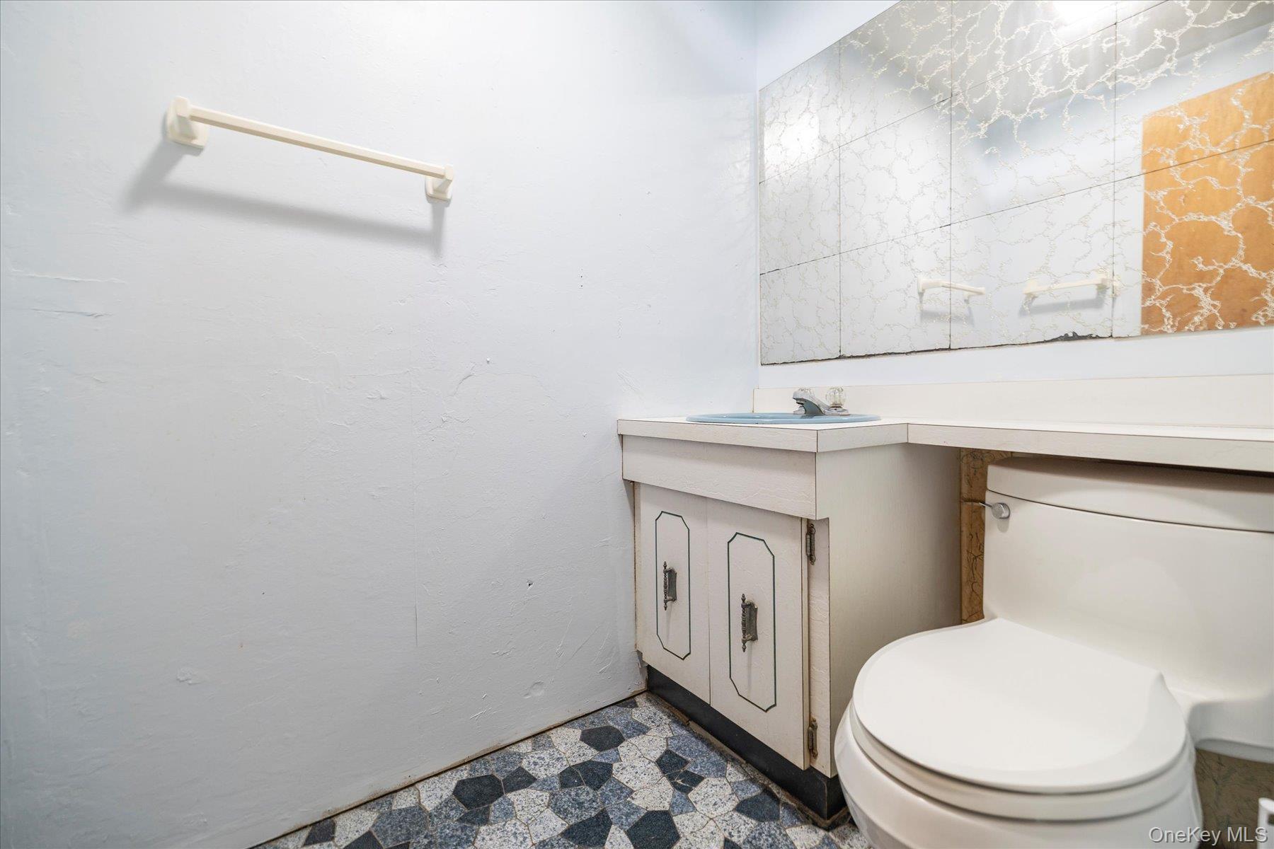 Single Family Dallas Suffolk County, NY 11757, MLS-930331-15