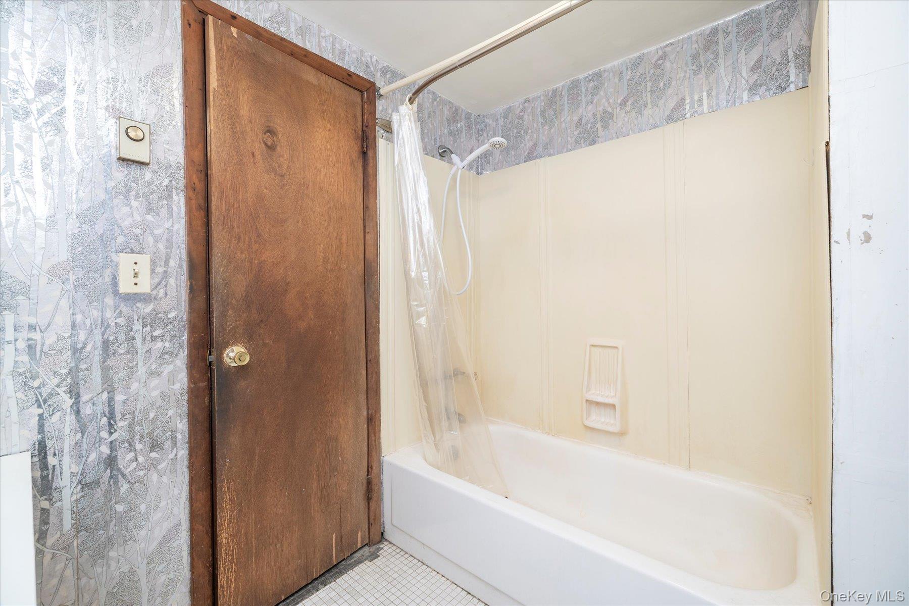 Single Family Dallas Suffolk County, NY 11757, MLS-930331-21