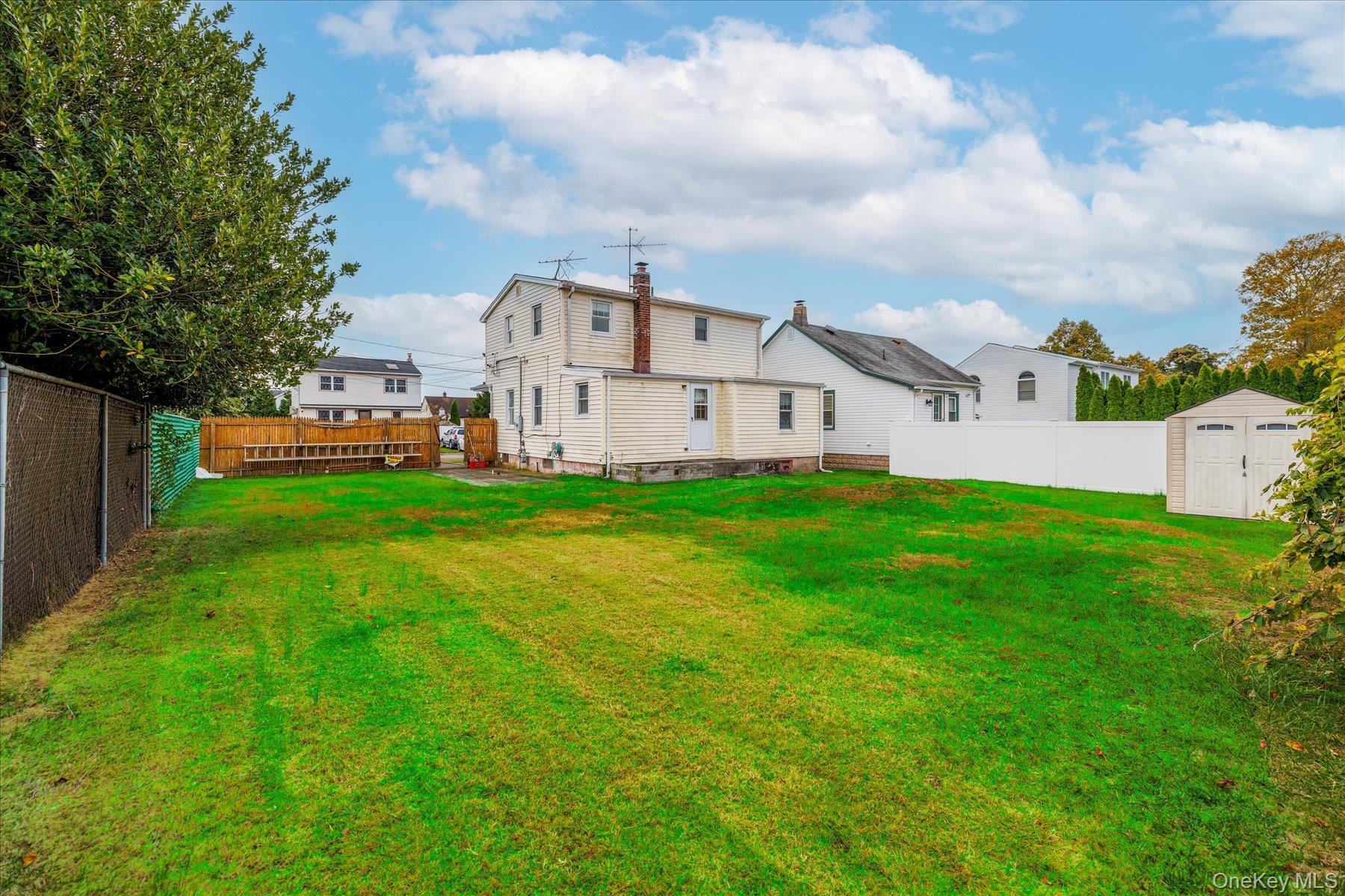 Single Family Dallas Suffolk County, NY 11757, MLS-930331-25