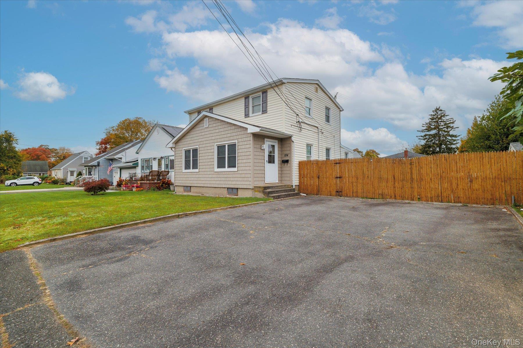 Single Family Dallas Suffolk County, NY 11757, MLS-930331-3