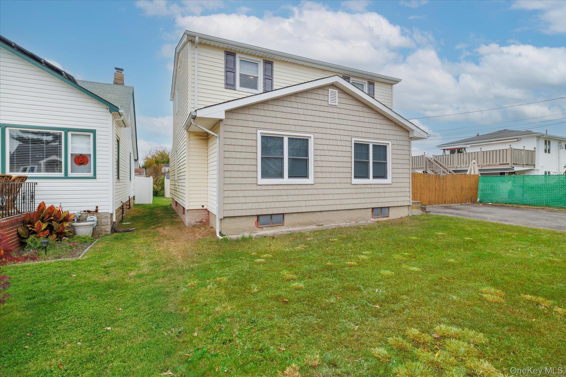 Single Family Dallas Suffolk County, NY 11757, MLS-930331-4