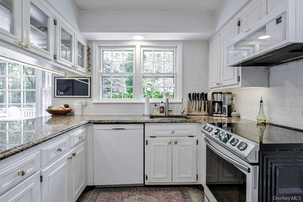 Single Family Pebble Hill  Suffolk County, NY 11768, MLS-930363-12