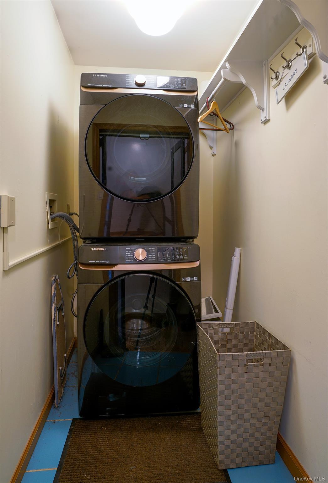 Single Family Glasco  Ulster County, NY 12477, MLS-930429-40