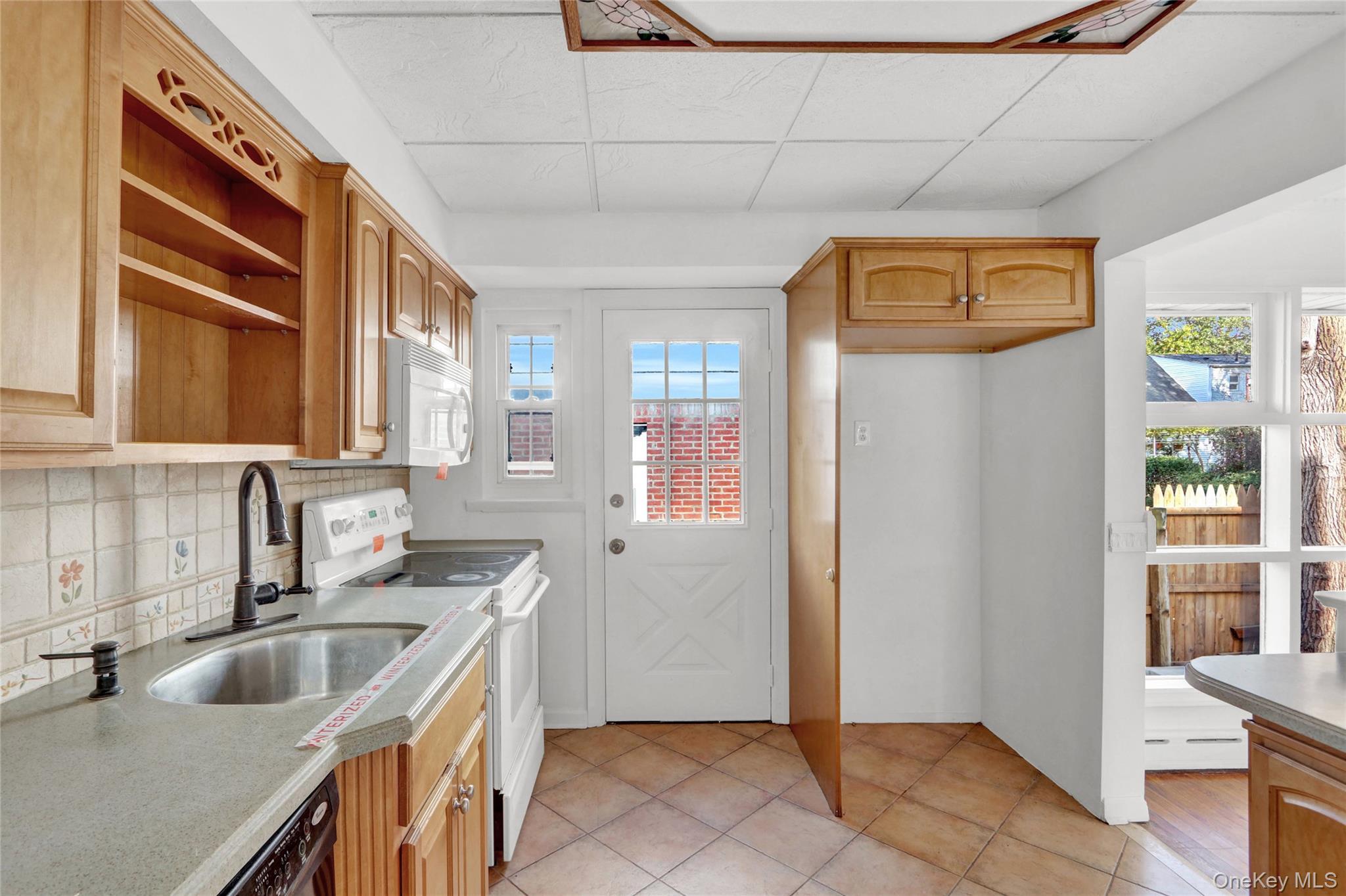 Single Family Roy  Nassau County, NY 11552, MLS-930467-7