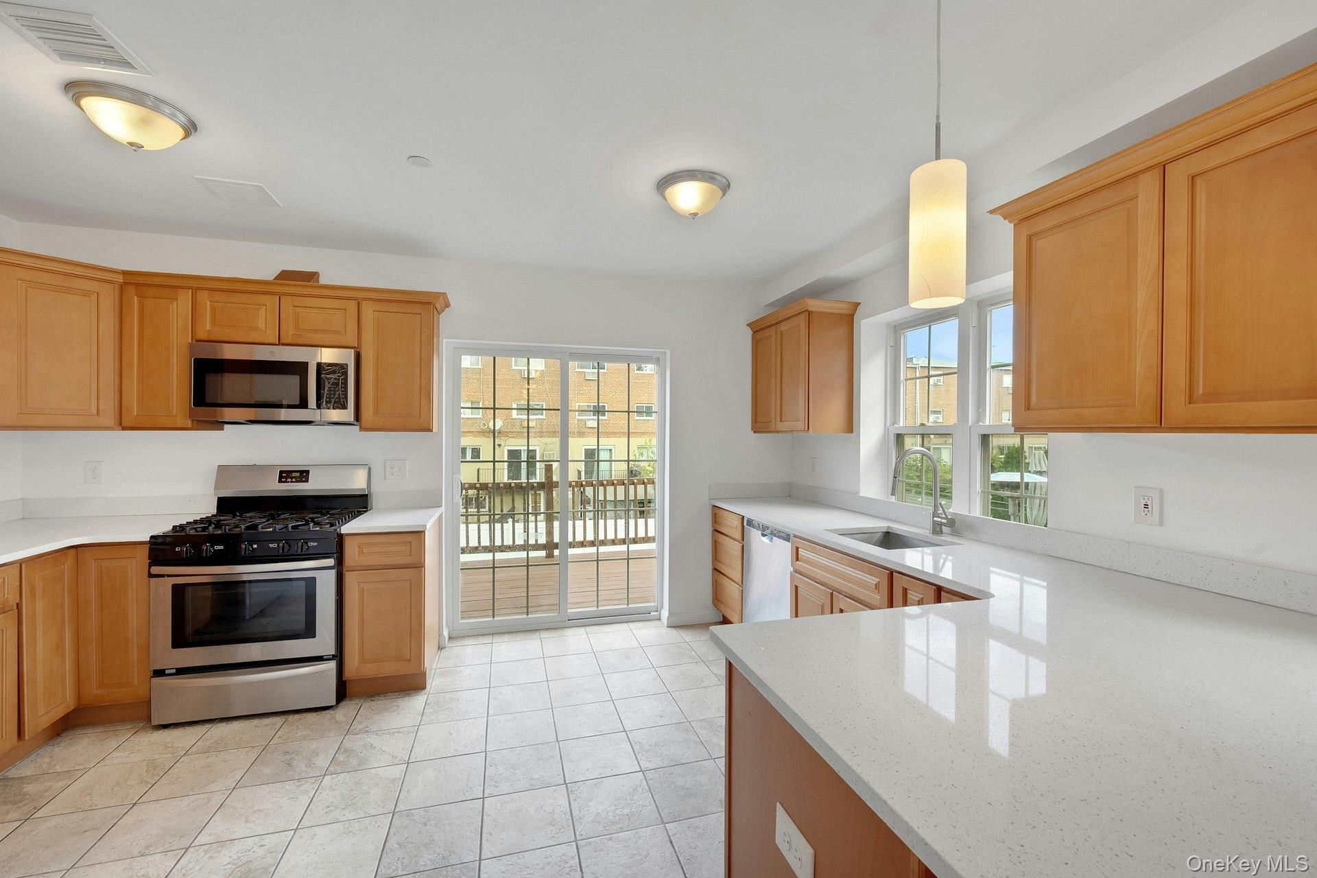 Single Family Hollywood  Bronx, NY 10465, MLS-930481-11