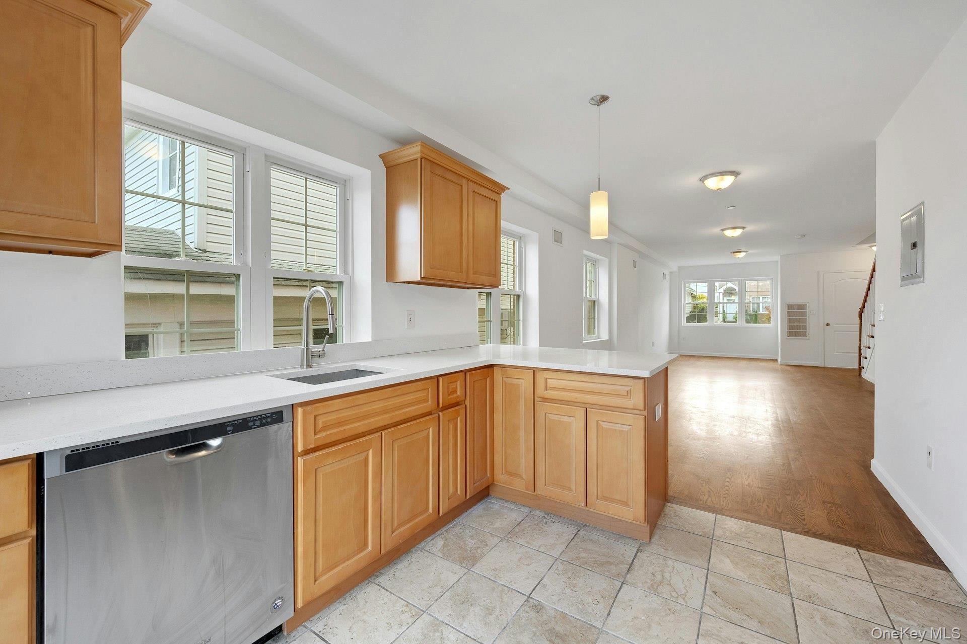 Single Family Hollywood  Bronx, NY 10465, MLS-930481-15